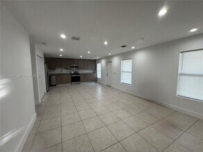 Building Photo - 605 NW 3rd Ave