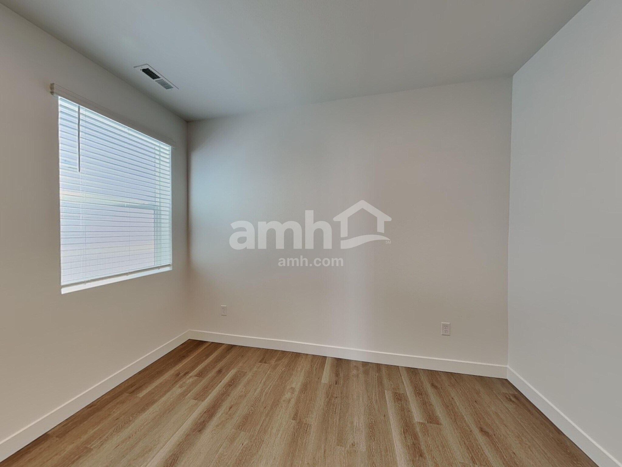 Building Photo - 4847 85th Dr NE