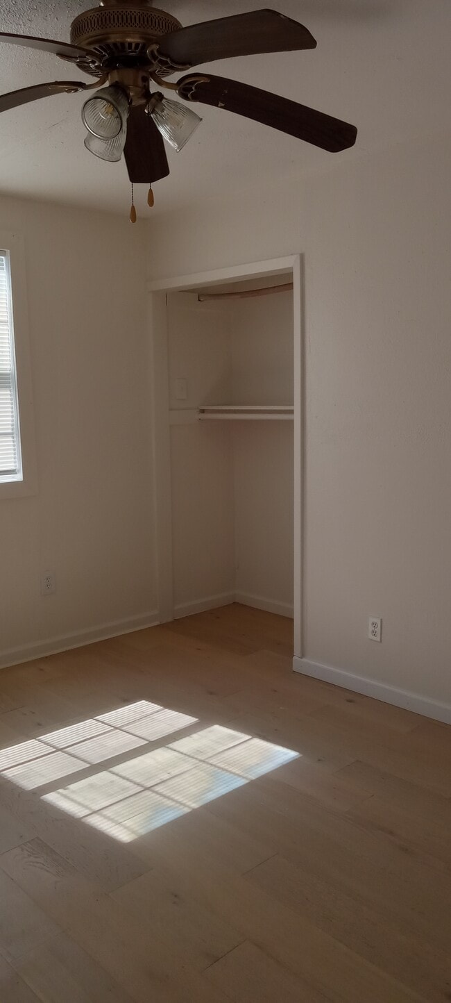 Building Photo - 4230 Beverly Ave