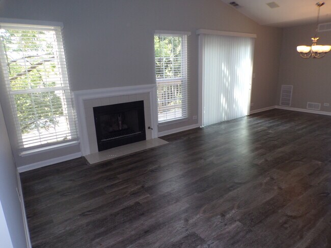 Building Photo - 1053 Woodhill Ct