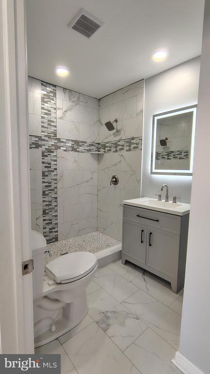 Building Photo - 1000 Main Ave