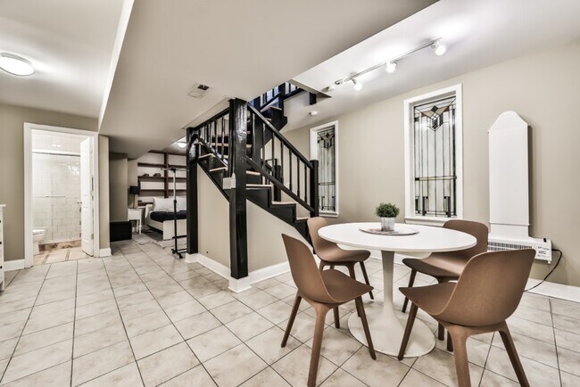 Building Photo - 1851 N Lincoln Ave