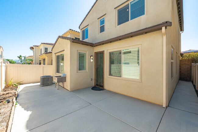 Building Photo - Spacious & Stylish 4 Bed 3 Bath in Chino P...
