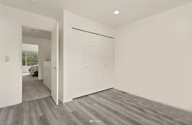 Building Photo - Federal Way Townhome Condo- 2 bedroom 2.5 bathroom, 1 car garage - Available NOW!