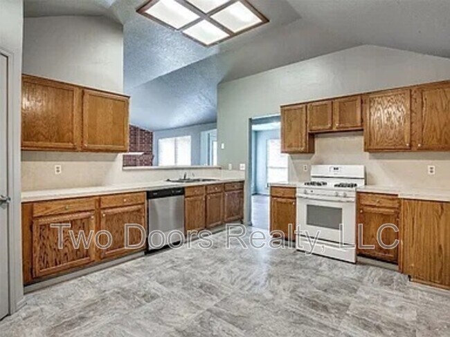 Building Photo - 15125 Vicki Dr