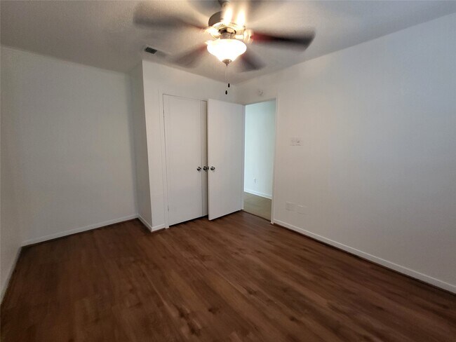 Building Photo - 13839 Walnut Hollow Ln