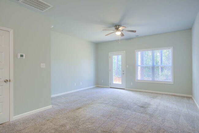 Building Photo - Charming 2-Bed, 2.5-Bath Townhome