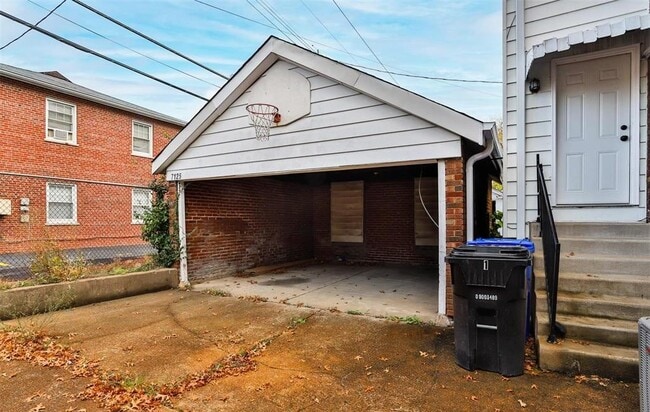 Building Photo - 7125 Dartmouth Ave