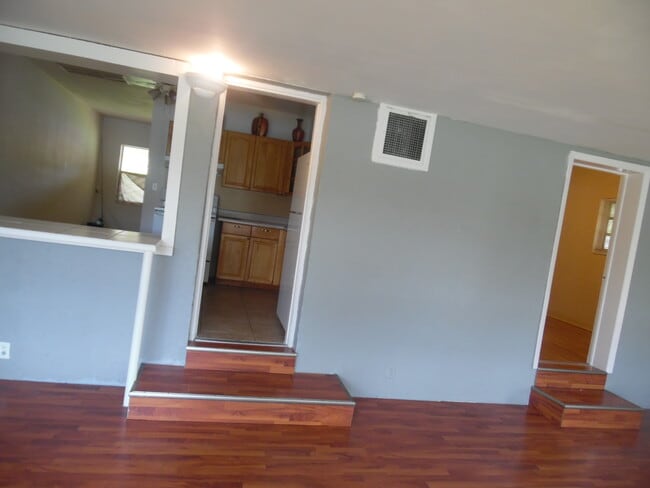 Building Photo - 1900 NE 157th Ter