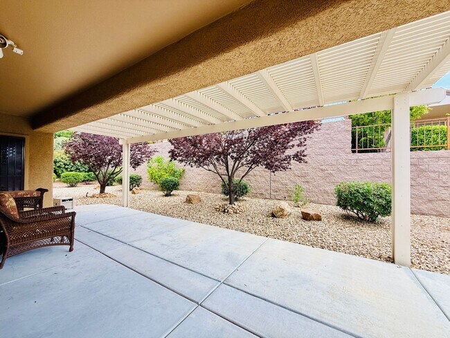Building Photo - Beautiful Sun City Anthem home-55+ Community Available Now!