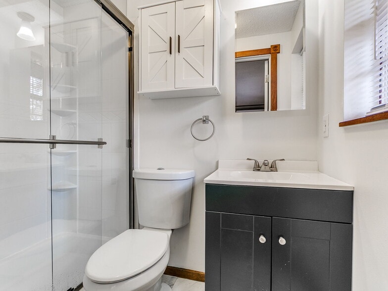 Building Photo - 1548 Bradley Pl