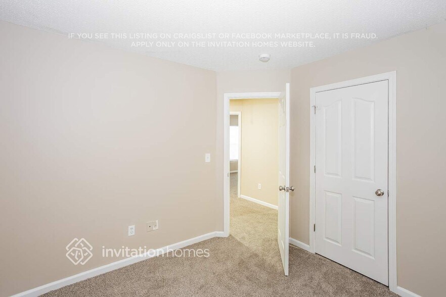 Building Photo - 8138 Chatham Oaks Dr