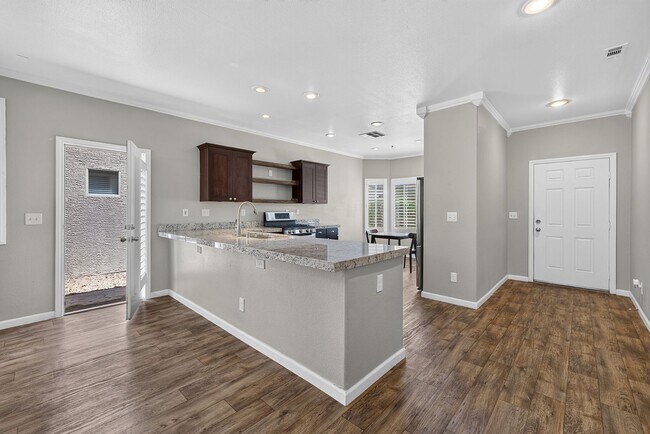 Building Photo - 6777 Wormwood Ln