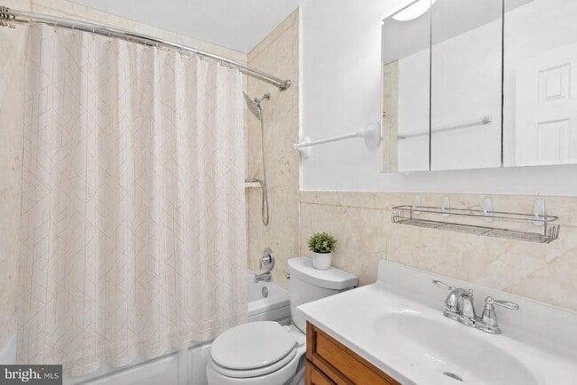 Building Photo - 6284 Rose Hill Dr