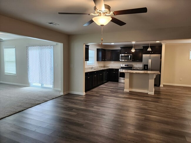 Building Photo - 1764 Lake Wateree Dr