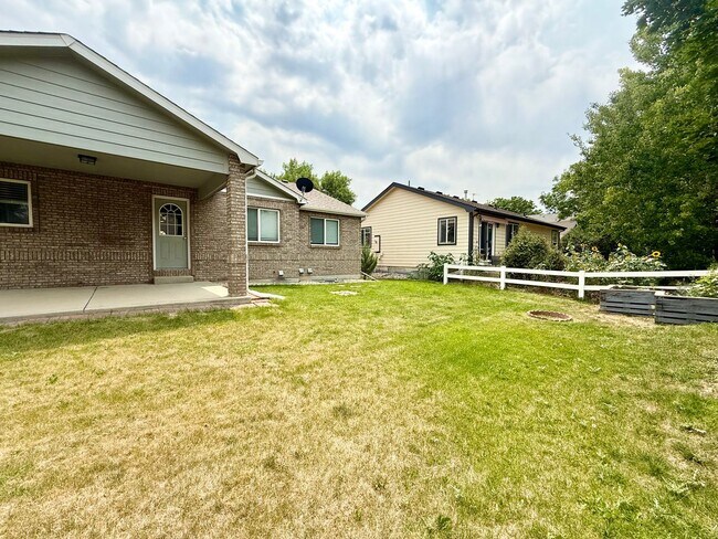 Building Photo - Ranch Style Home Located on Dead-End Street, Easy Access to I-25