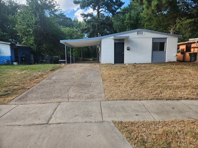 Building Photo - 4402 Waters Pl