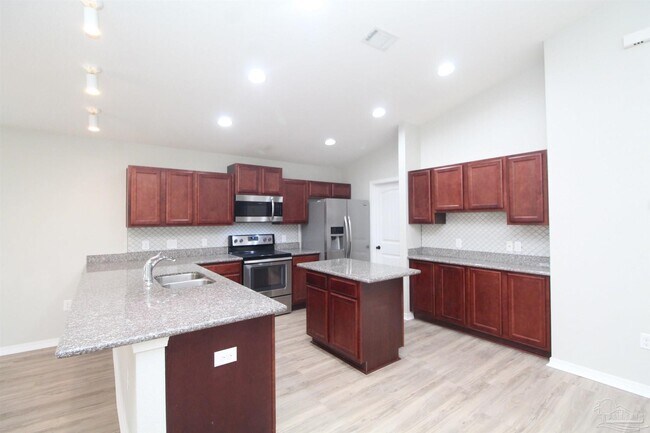Building Photo - 5605 Peach Dr
