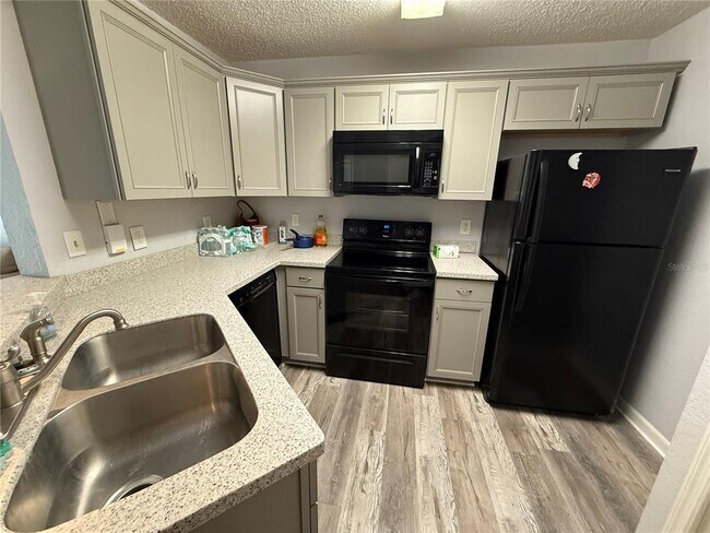 Building Photo - 3705 SW 27th St