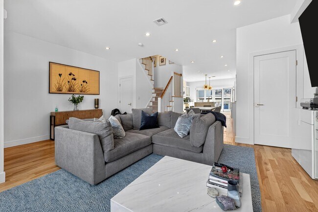 Building Photo - 303 4th St