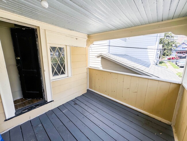 Building Photo - 128 Blair St