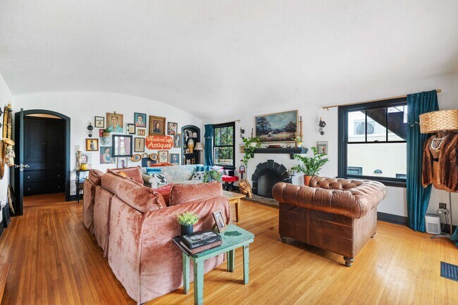 Building Photo - Historic Charm Meets Modern Living – Stunning 5 Bedroom Home on Iconic Myrtle Avenue