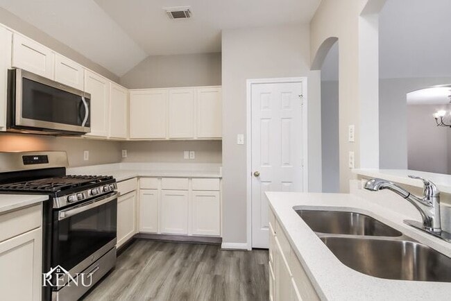 Building Photo - 4002 Old Pine Grove Dr