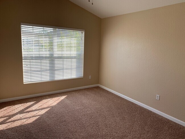 Building Photo - 5022 Maxon Terrace