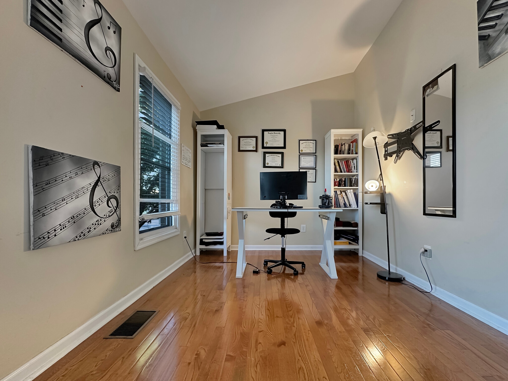 Building Photo - 928 S Paca St