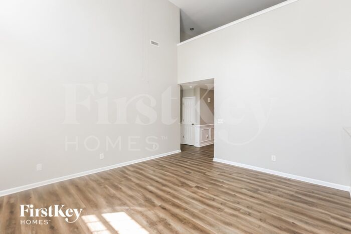 Building Photo - 8414 Oak Dr
