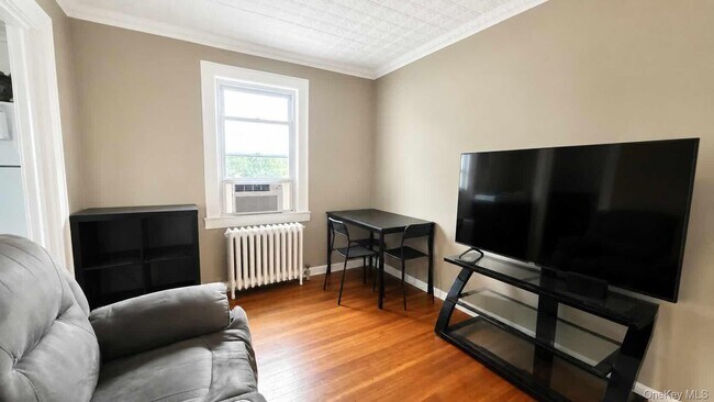 Building Photo - 275 Bayville Ave