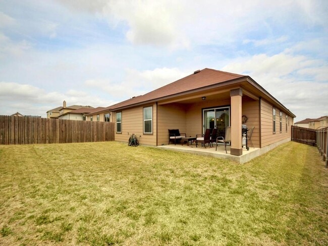 Building Photo - 400 Gina Dr