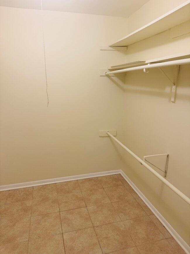 Building Photo - 8970 N Parkside Ave