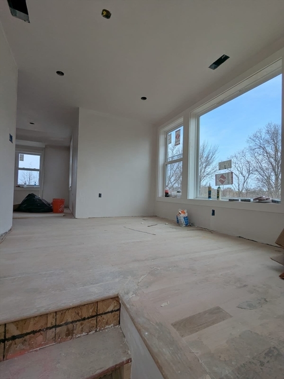 Building Photo - 105 Shore Dr