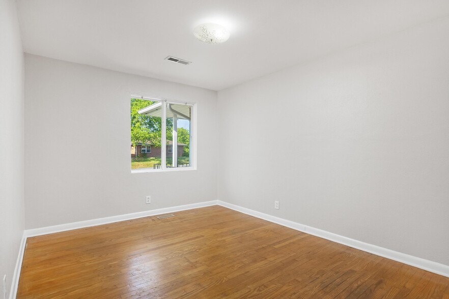 Building Photo - 301 Wygoda Cir