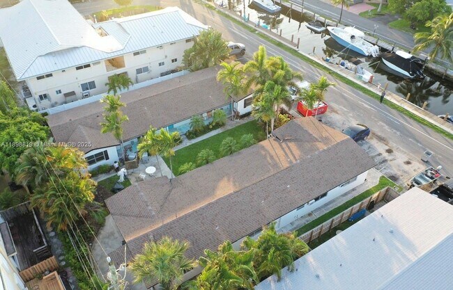Building Photo - 3208 Canal Dr