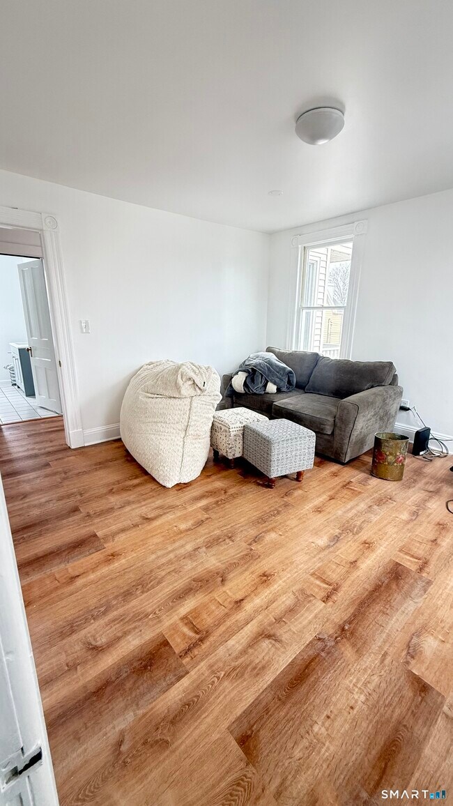 Building Photo - 2 Lowndes Ave