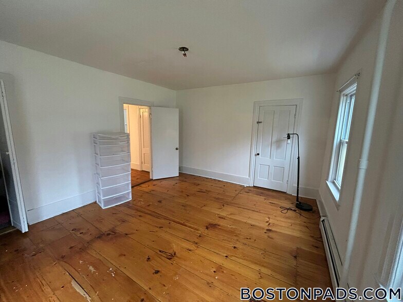 Building Photo - 60 Old Common Rd