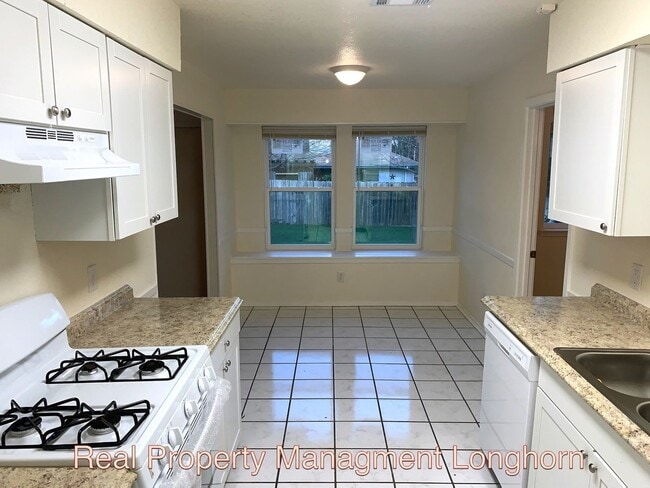 Building Photo - Beautifully Renovated 4/2 One story Georgetown Property.