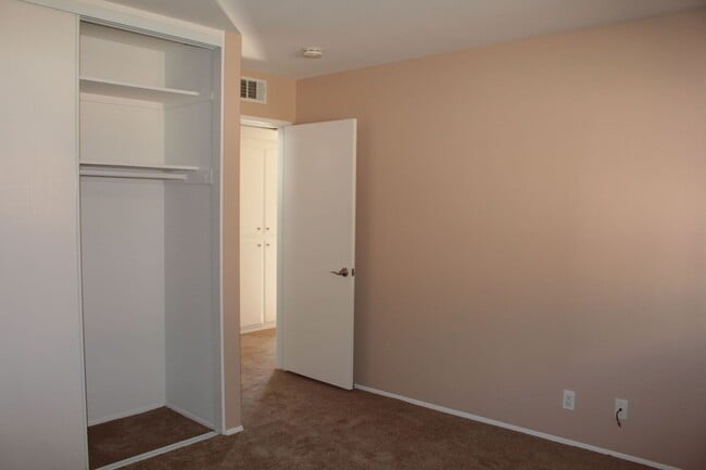 Building Photo - 55+ Senior Community 2Bed/1Bath in Costa Serena Oceanside~ Mira Pacific