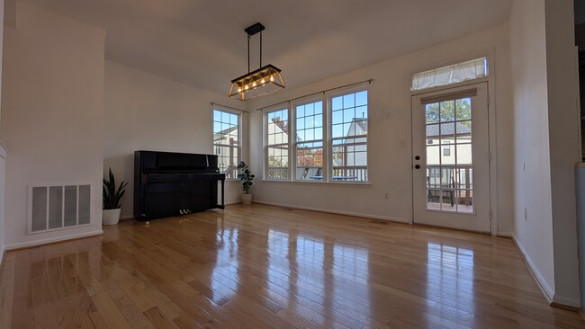 Dining Room - 5115 Higgins Dr