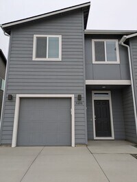 Building Photo - 3 Bedroom 2.5 Bathroom Townhome