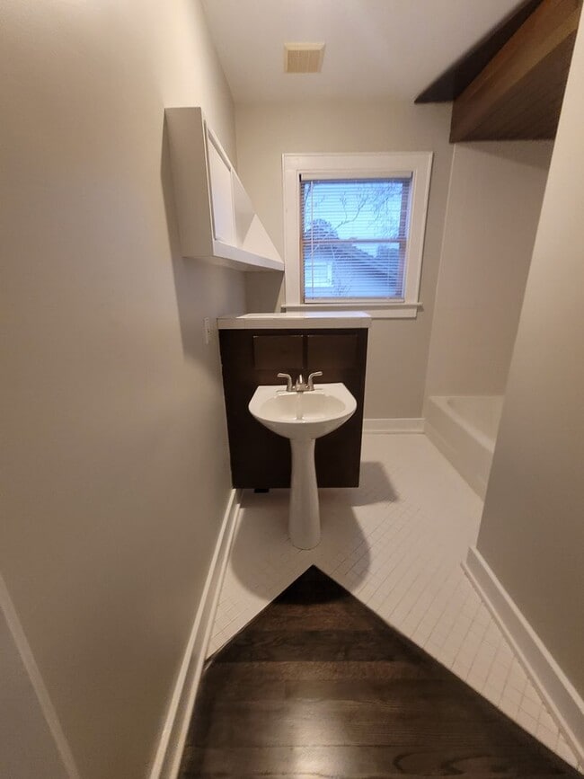 Building Photo - S305-2