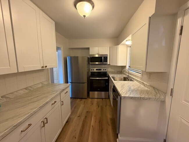 Building Photo - 2764 Plantation Dr