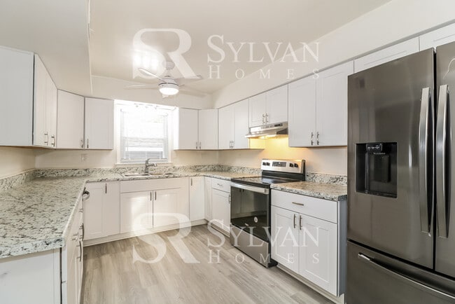 Building Photo - You will love this beautiful 3BR 2BA home