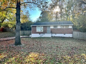 Building Photo - 2 Bedroom 1 Bath House w/ Fenced Back Yard...