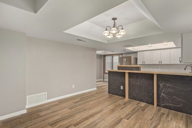 Building Photo - Central & Thunderbird 3 bdrm 2 bath Home w...