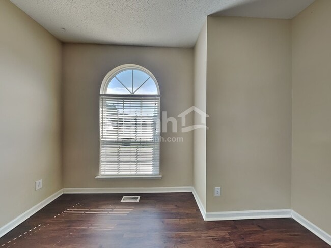 Building Photo - 104 Windy Meadow Way