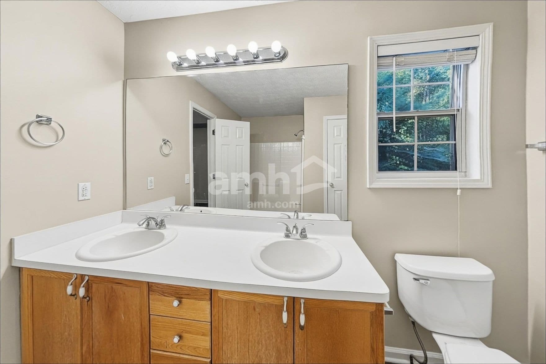 Building Photo - 624 Glendale Forest Dr