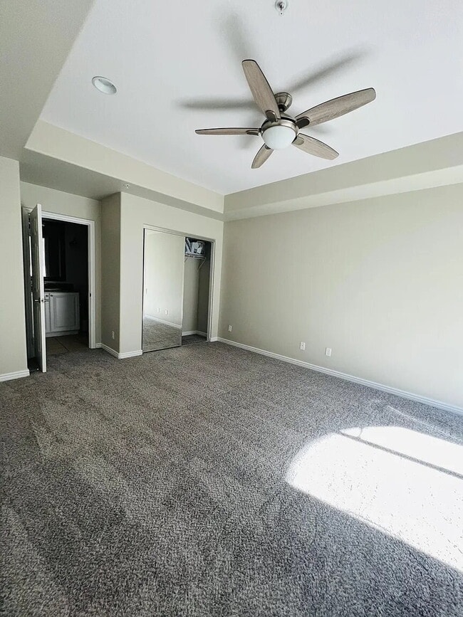 Building Photo - "Experience Elevated Living: Spacious 2-Bed, 3-Bath Oasis in La Quinta's Heart!"